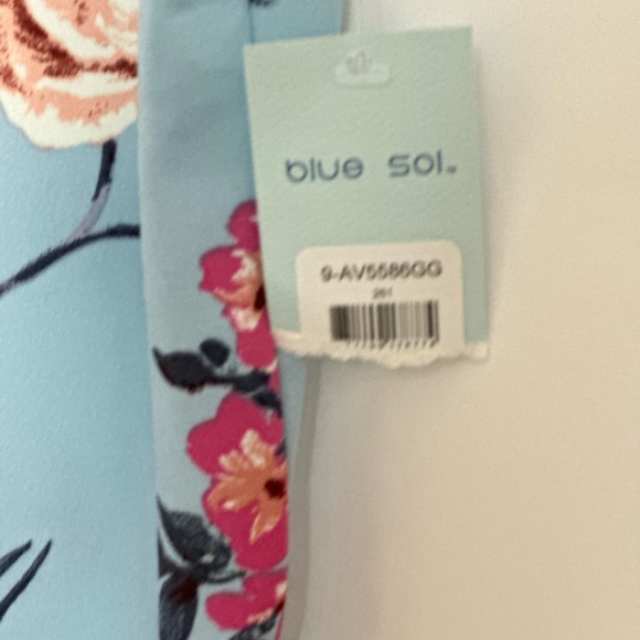 LADIES BLUE TOP WITH CHESTNUT, PINK & BLACK FLOWERS - Picture 3 of 3